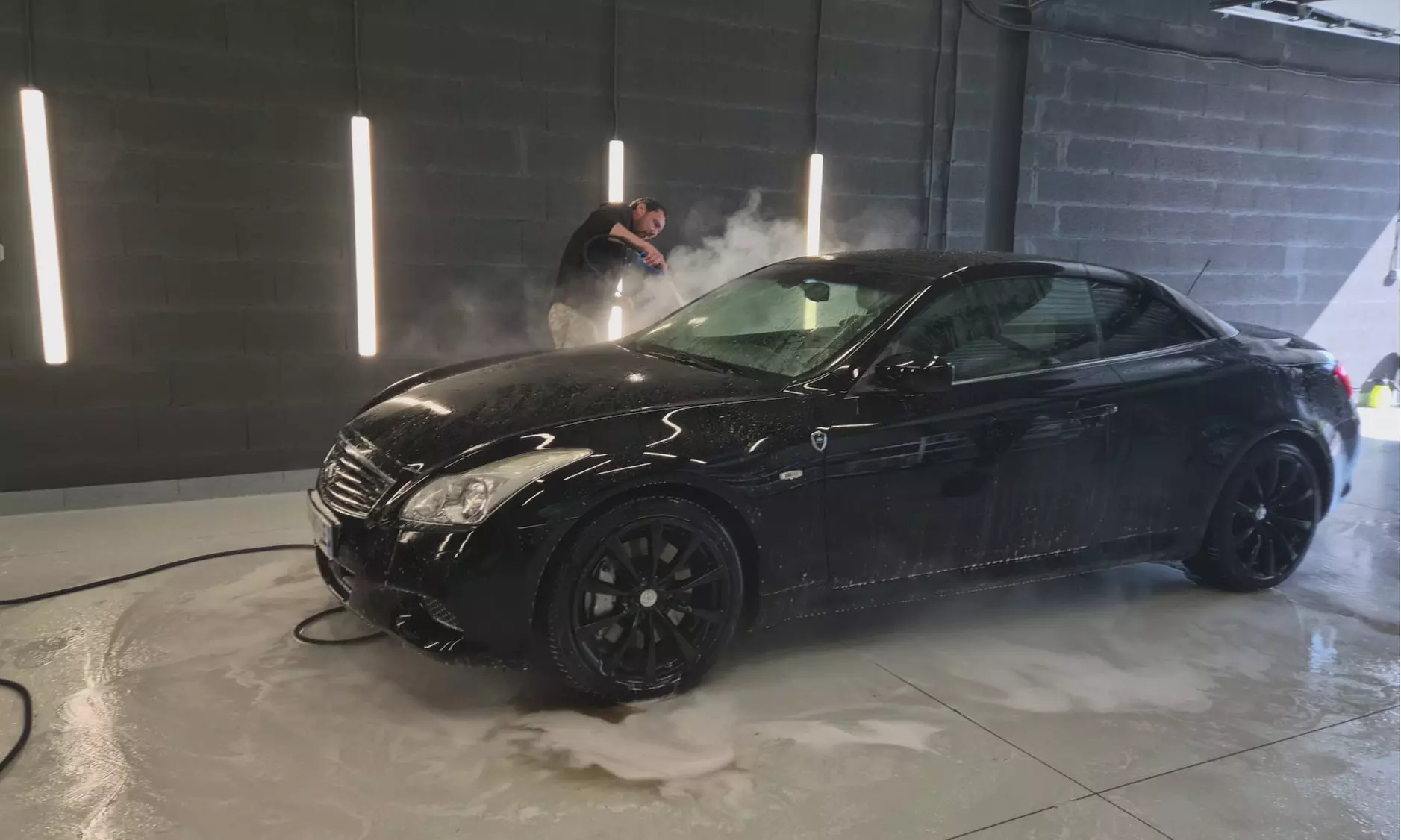 Nettoyage intérieur, extérieur ou complet de votre auto avec NettoyageVap (jusqu'à 30% de remise) - Primary Image