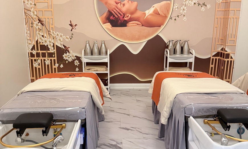Image 5: Full-body massages with hot stones for 1 or 2 people (Up to 48% Off)