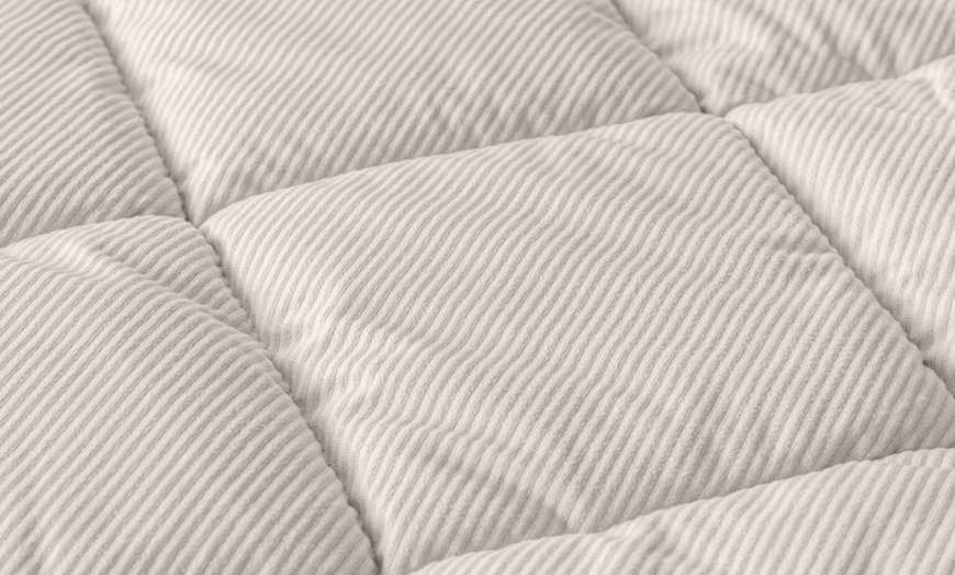 Image 8: Colcha de microfibra para cama doble con tacto aterciopelado