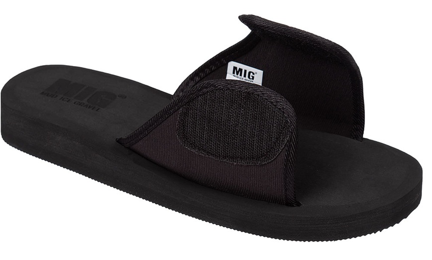 Image 4: Men's Waterproof Beach Flip Flops