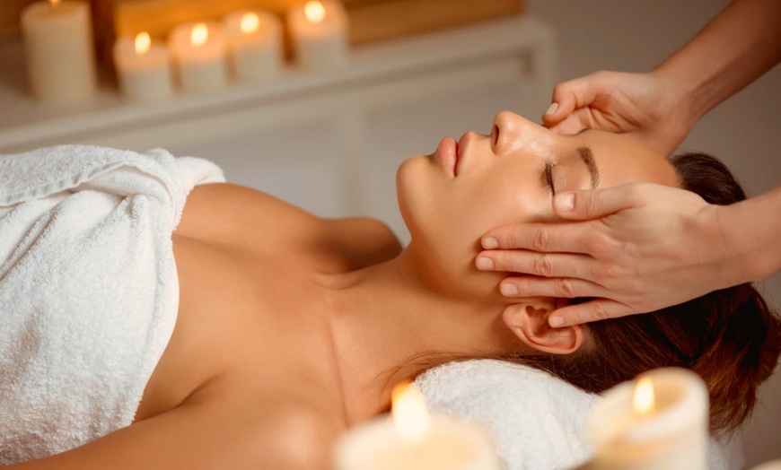 Image 1: ¡Libera tensiones! Masaje a elegir de 50 o 90 minutos para 1 persona