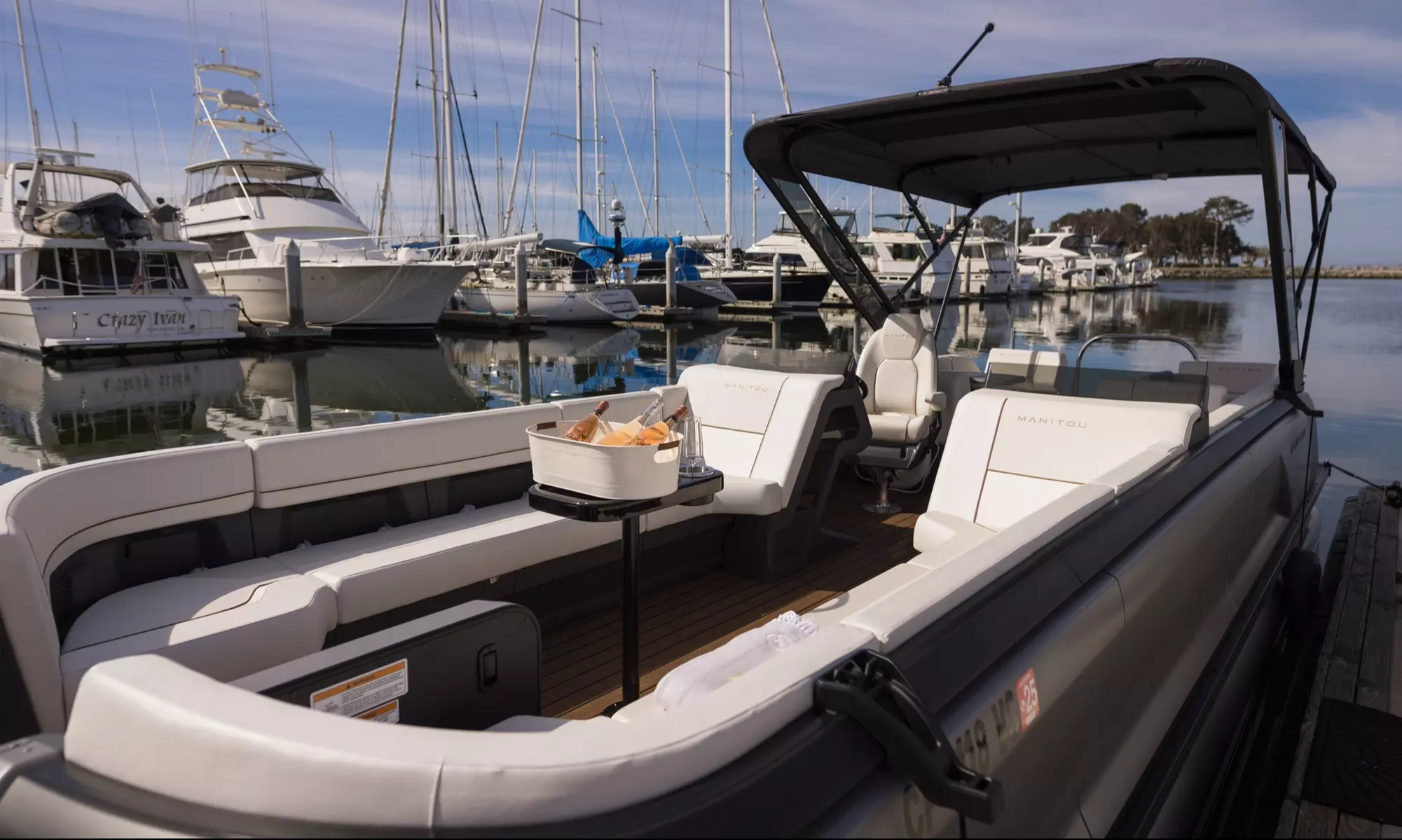 Set Sail with Friends on Luxury, Premium or VIP Pontoon Boat Rentals