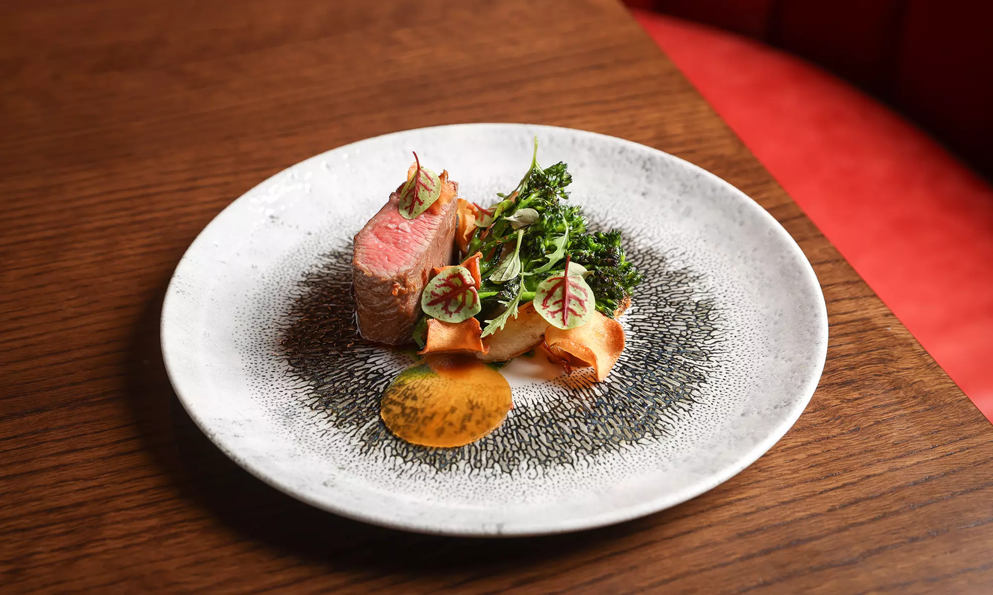 Stadhampton: Romantic Stay for 2 with Dinner & Champagne