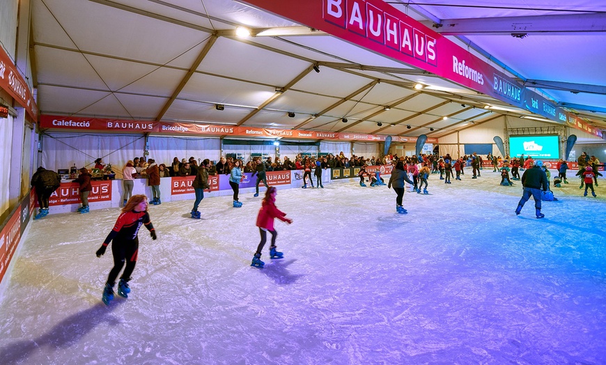 Image 3: Acceso a pista de hielo con patines durante 45 minutos para 1 persona