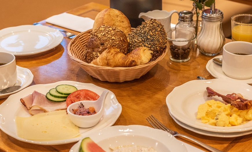Image 10: Sauerland: Doppelzimmer inkl. Frühstück, opt. 3-Gänge-Abendessen