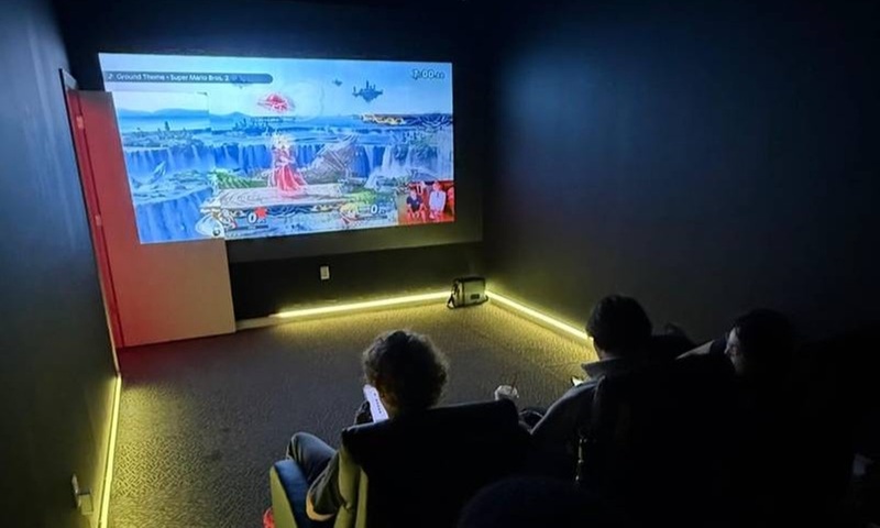 Weekend Party Packages, VR Sessions or Race Car and Flight Simulators