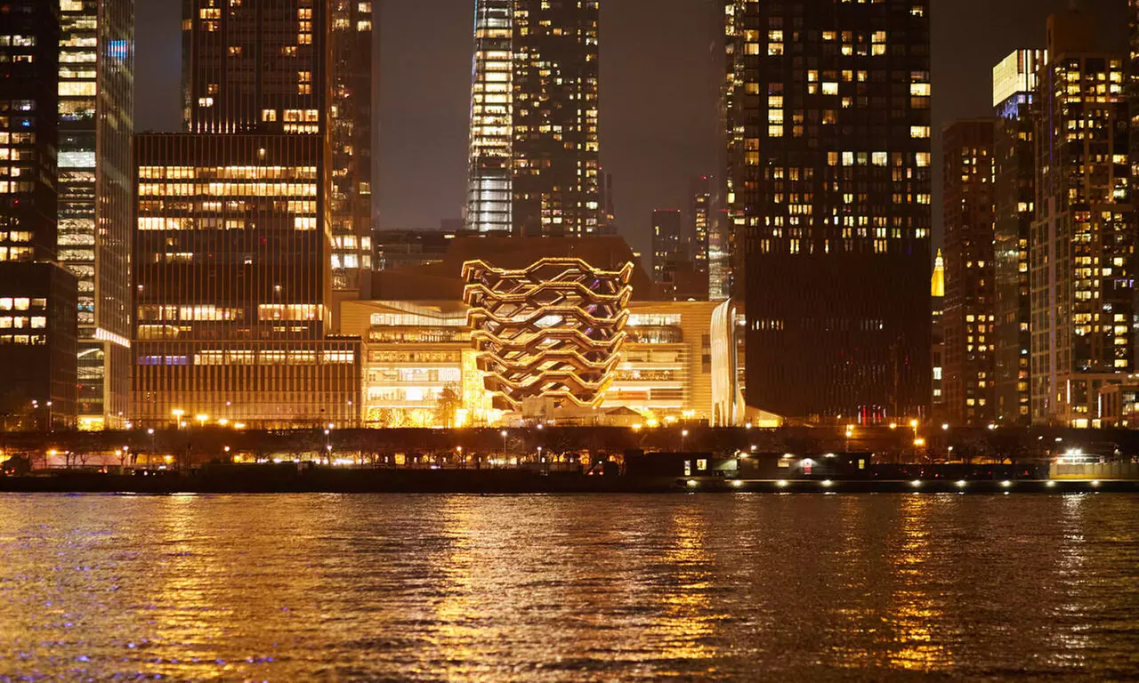 Catch Breathtaking Views of NYC Landmarks on a Boat Cruise