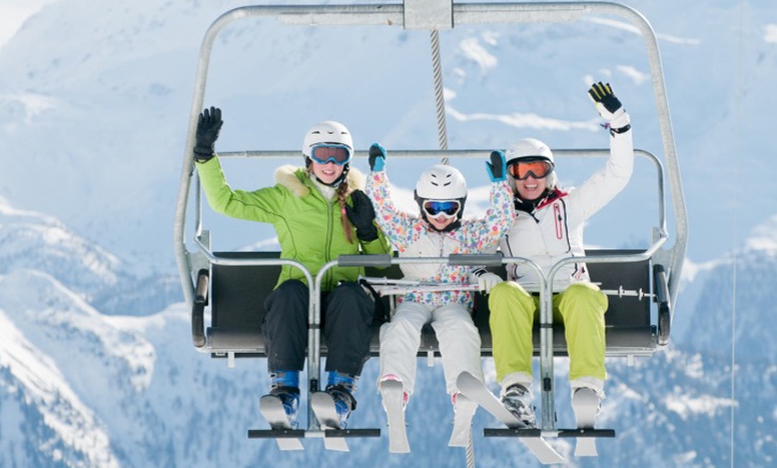 Image 1: Clase de 2 o 4 h de esquí o snowboard para 1 o 2 con equipo incluido