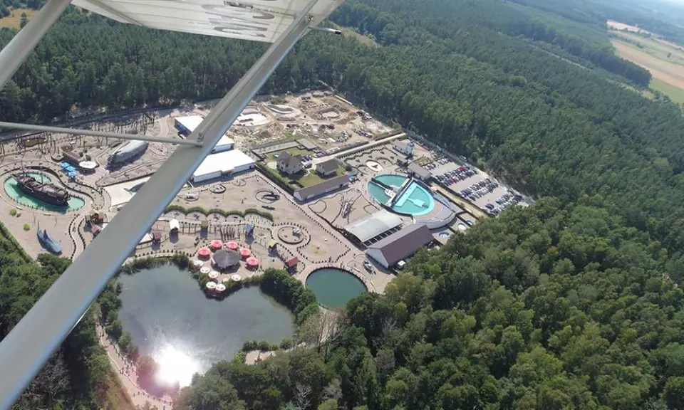 Niezapomniane przeżycie: lot z adrenaliną, szkolenie pilota i więcej