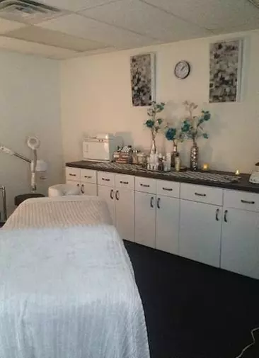 60 or 90-Minute Session: Swedish Massage, Back Scrub with Glow Facial