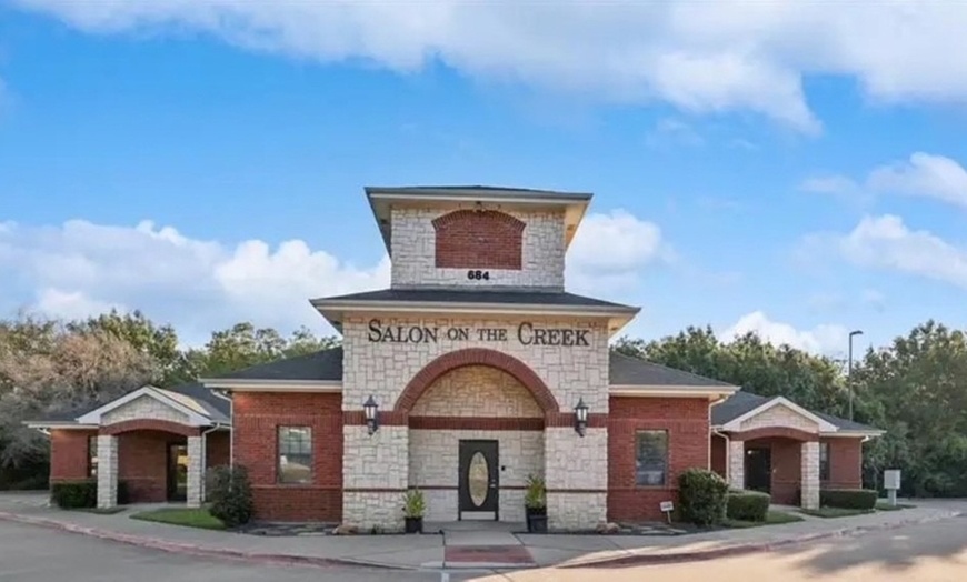 Image 2: 60, or 90-Min Oxygen Glow Facial infused w/ custom aromatherapy & More