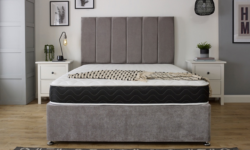 Image 2: Black Quilted Wavy Spring Memory Foam Mattress