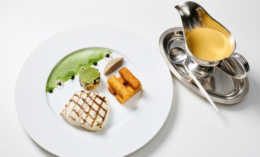 Image 2: Laissez-vous surprendre : menu en 3 services avec tapas & mignardises