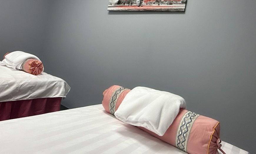 Image 2: 60-Min Combo or Full Body Massage w/ Hot Stones or Couples Experience!