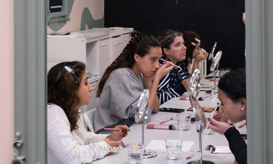 Image 31: Taller para 1 o 2: pintura de cuadro o tote bag, o clase de maquillaje