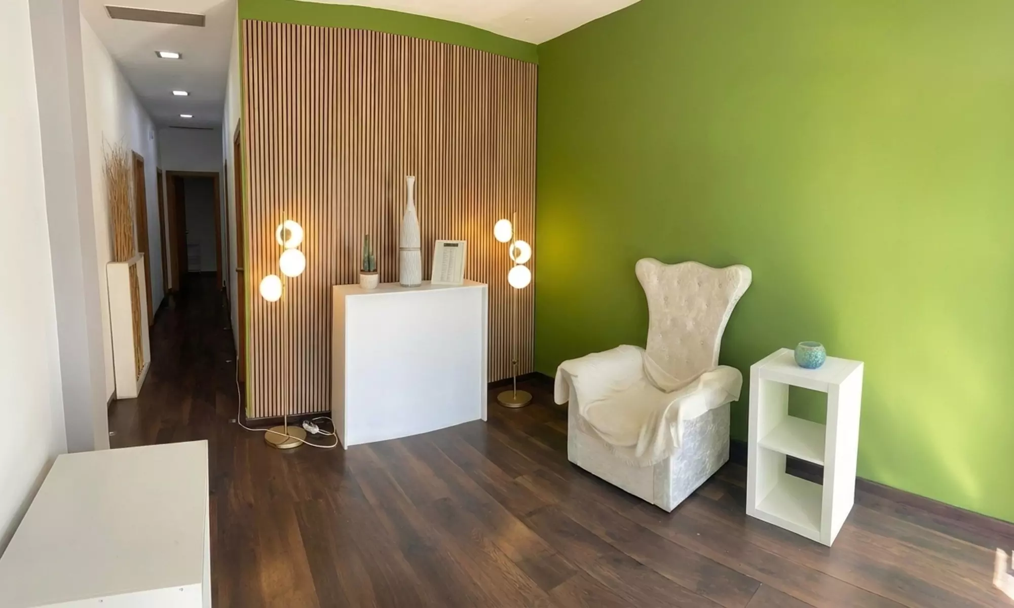 Limpieza facial profunda con dispositivo de hidrolimpieza facial