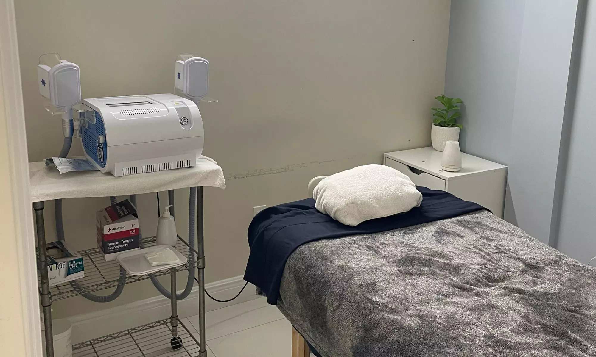 Up to 43% Off on HydraFacial at Senses Beauty Lounge
