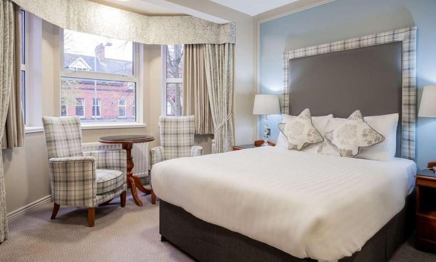 Image 6: Belfast: 1- or 2-Night 4* Stay with Dinner and Bubbly