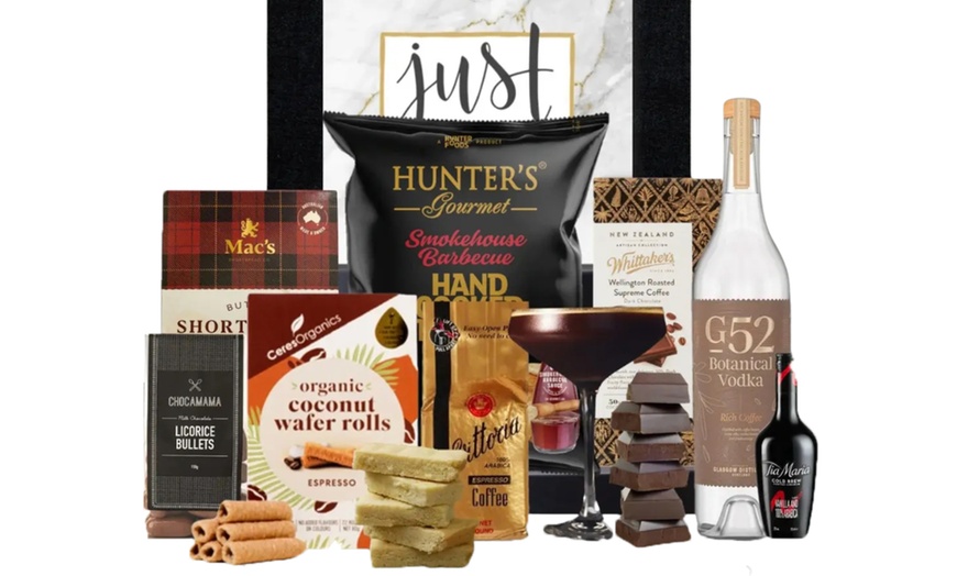 Image 4: Hampers Galore Wine Hamper, Men's Grooming Gift Hamper, and More
