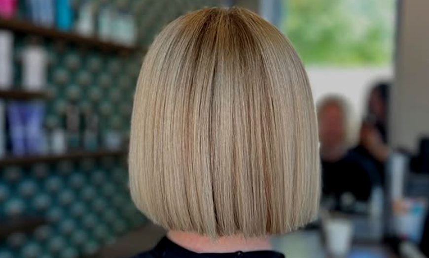 Image 3: Des forfaits coiffure au salon avec Olivia Bajulaz