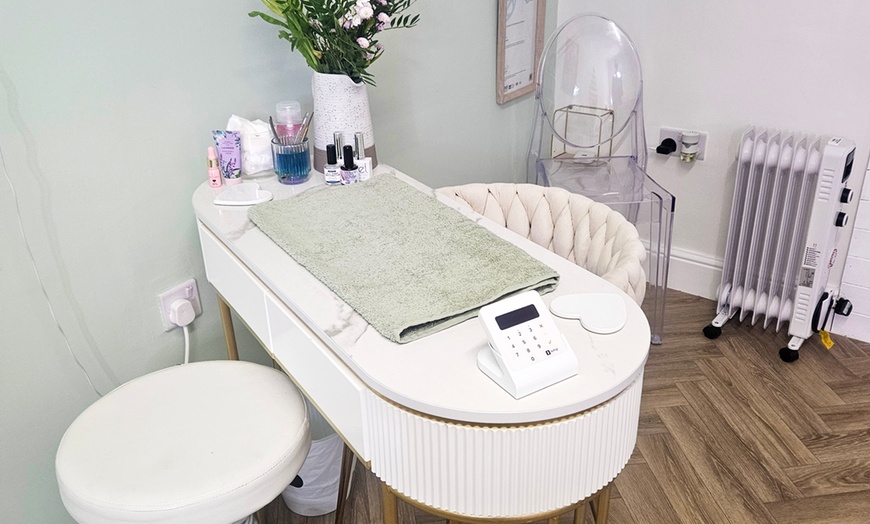 Image 6: Relax with a 40-Min, 50-Min, or 75-Min Massage Options