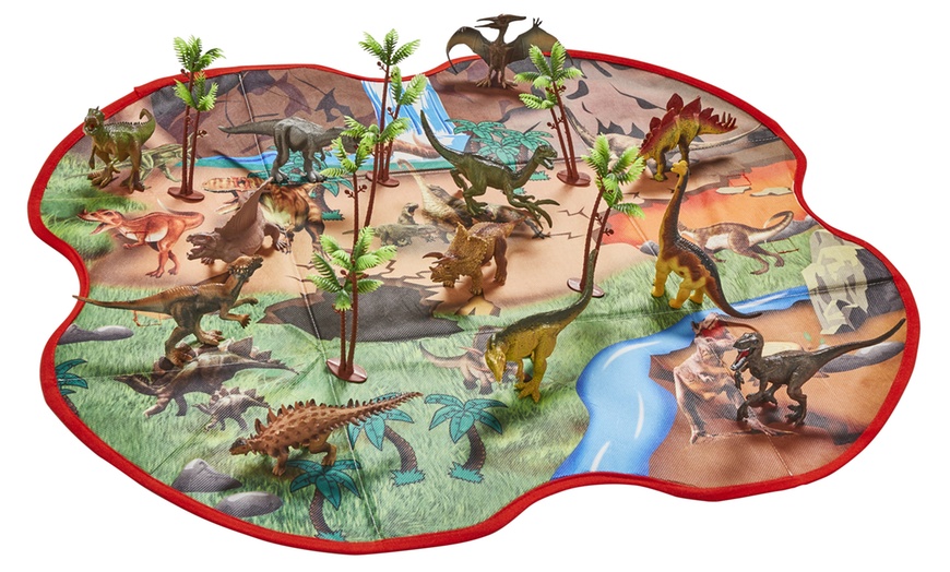 Image 10: 12 Dinosaurs Set with Storage Box and Playmat