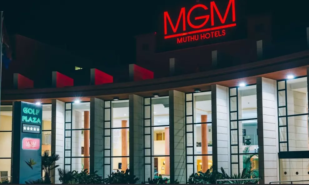 Cena para 2 o 4 personas con bebida ilimitada y cóctel en hotel 5*