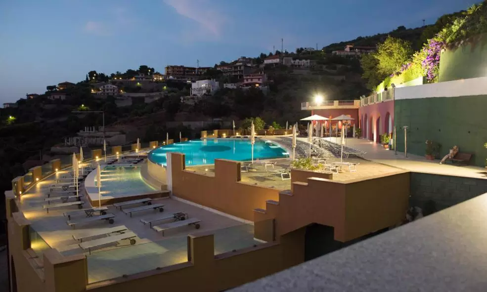 Messina 4*: soggiorno per 2, 3 o 4 persone in mezza pensione