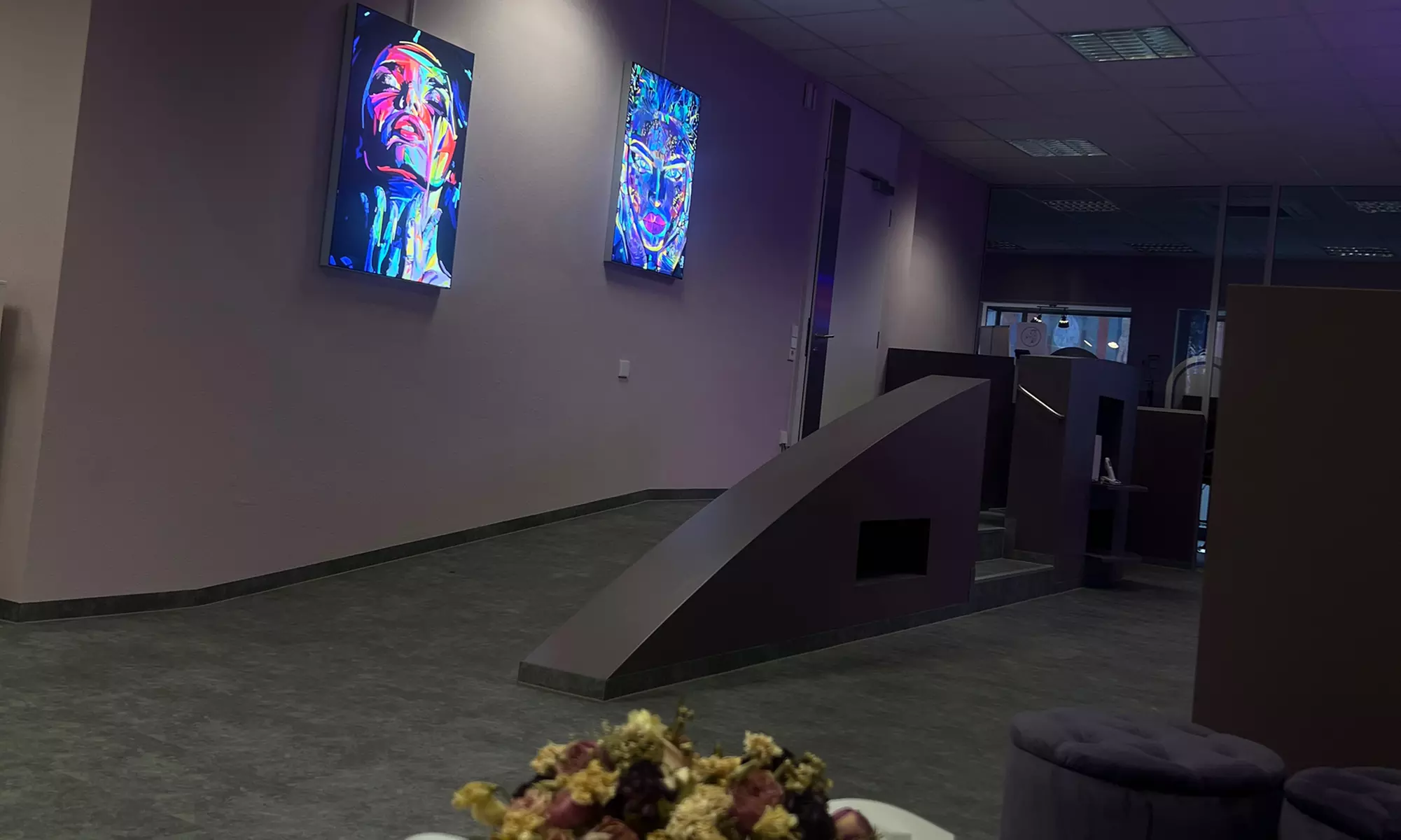 Wimpern- und / oder Augenbrauenlifting mit optionalem Färben