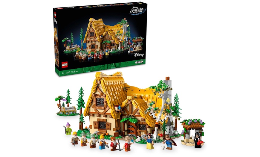 Image 2: LEGO Disney Snow White Set, Includes Iconic Characters
