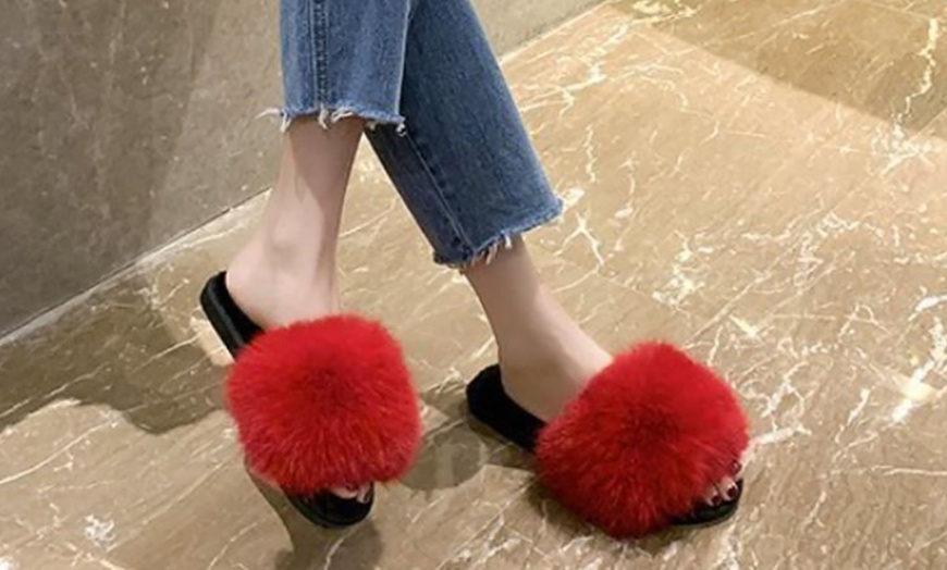 Image 12: Women's Fluffy Slippers