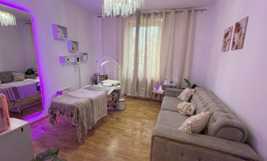 Image 2: 40 oder 55 Min. intensive Pediküre, optional mit Lack für 1 Person