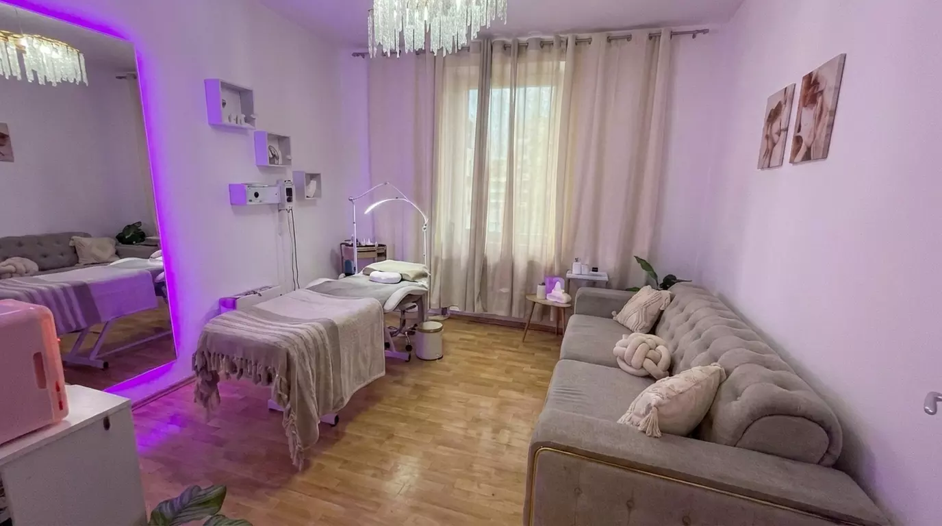 40 oder 55 Min. intensive Pediküre, optional mit Lack für 1 Person