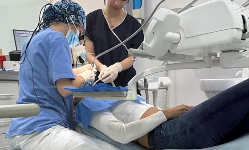 Image 2: Limpieza bucal con revisión y opción a blanqueamiento dental led