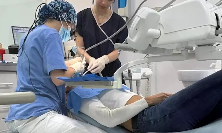 Limpieza bucal con revisión y opción a blanqueamiento dental led