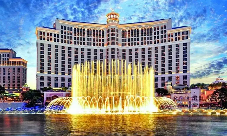 Las Vegas Night Tour – Iconic Sights & Live Guide