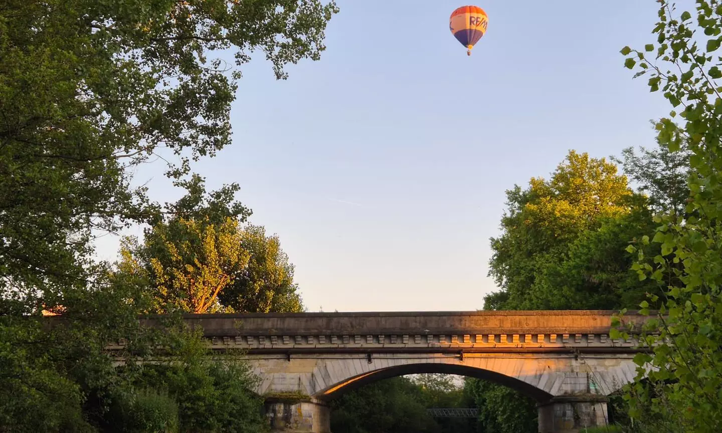 Vol en montgolfière : voyage poétique au-dessus du Sud-Ouest