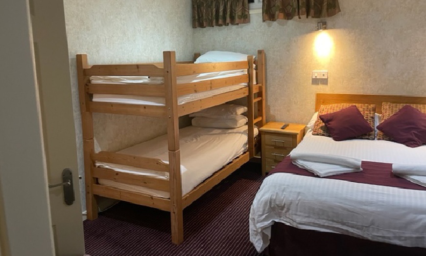 Image 3: Swinscoe: 2-Night Stay with Breakfast and Optional Dinner