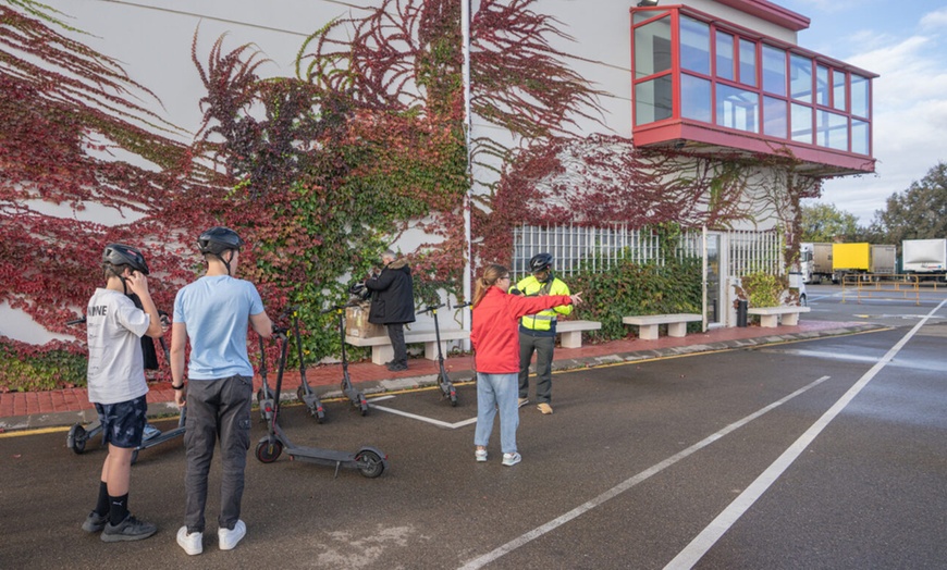 Image 10: Curso de conducción para 1 niño con simulador, gafas y buggies