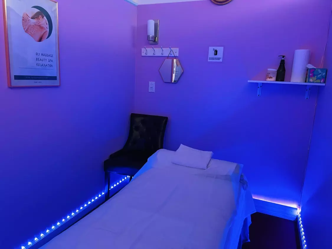 60- or 90-Minute Swedish or Deep Tissue Couples Massage