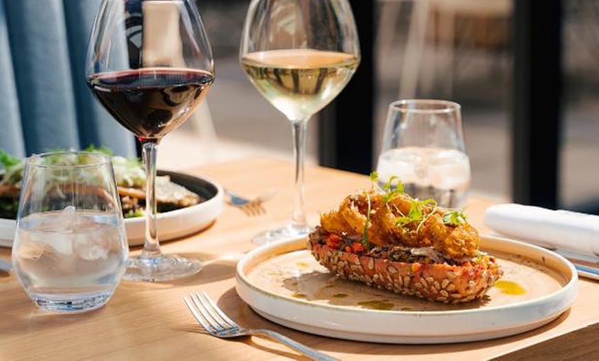 Image 5: Buckinghamshire: King Room with Breakfast, Dinner & Late Check-Out
