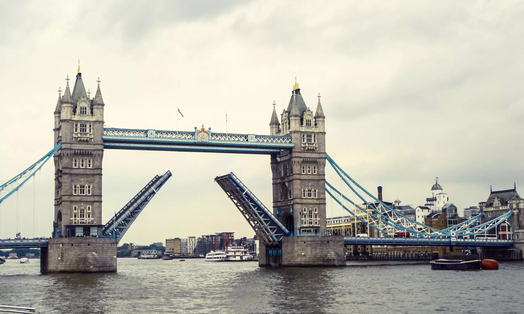 ✈ 8-Day London & Dublin with Edinburgh Vacation with Air and Hotels from Weekender Breaks US