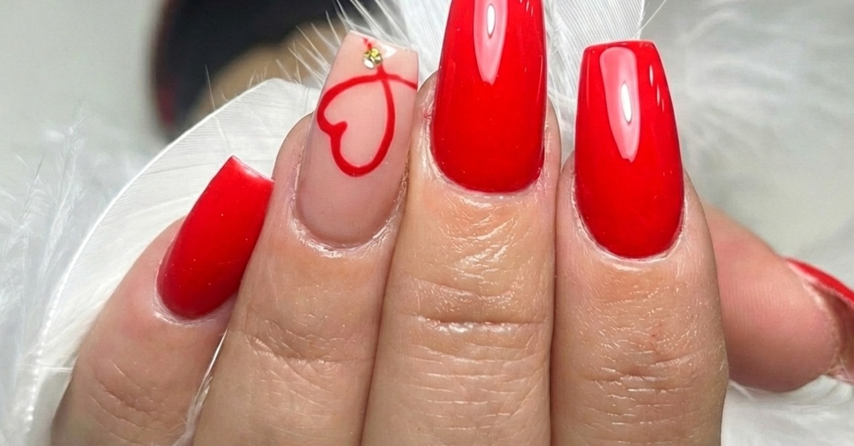 Servicio de manicura y pedicura normal o semipermanente en Málaga