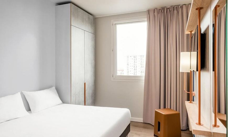 Image 22: Amsterdam: Double or Triple Room, Optional Breakfast