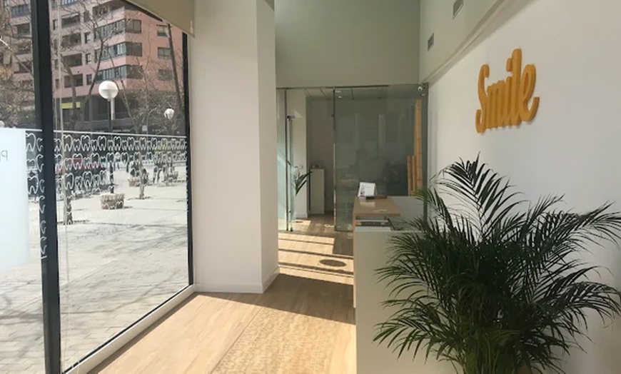 Image 3: 1 o 2 sesiones de blanqueamiento dental y limpieza bucal para 1 