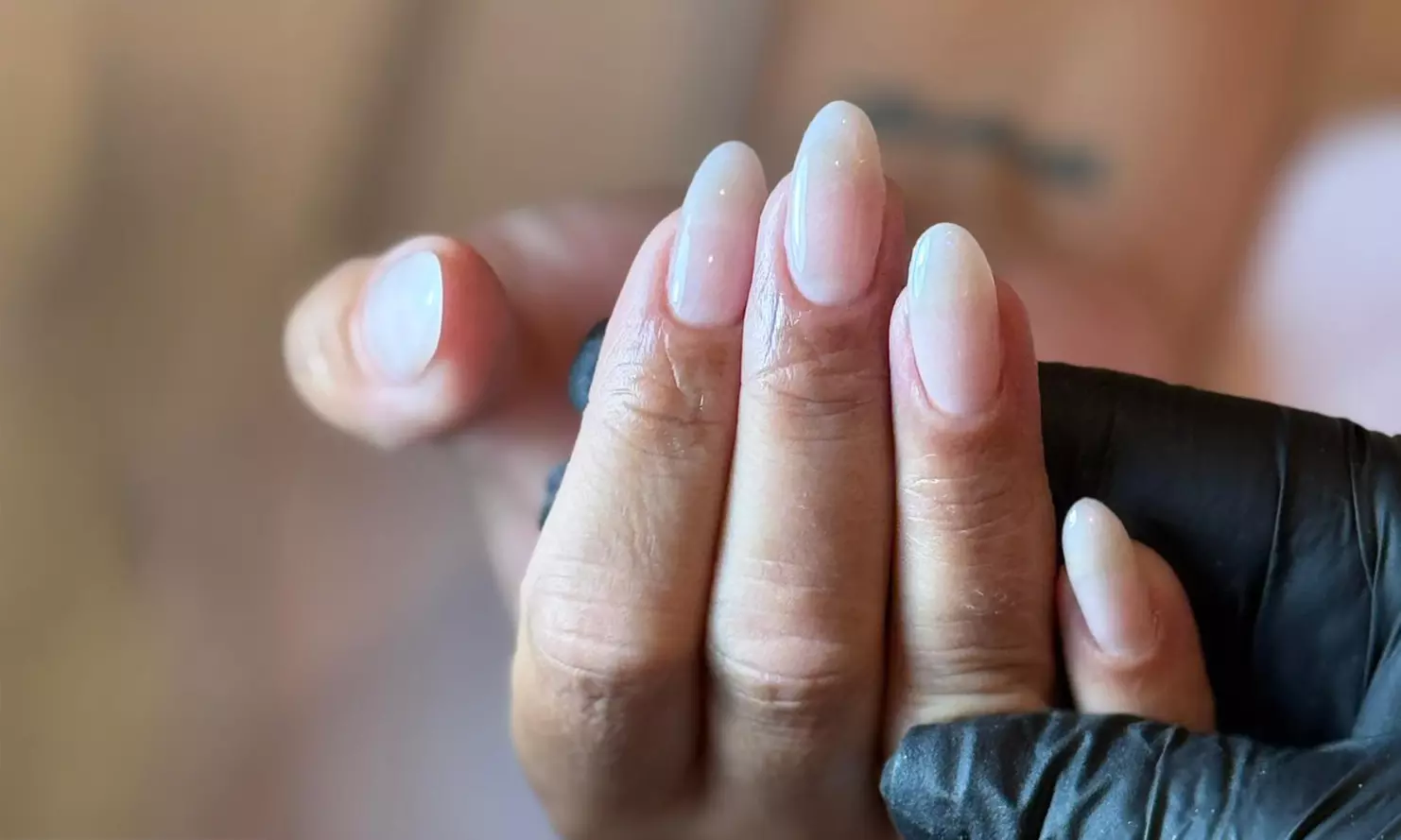 Manicura y/o pedicura normal o semipermanente y primera puesta de uñas