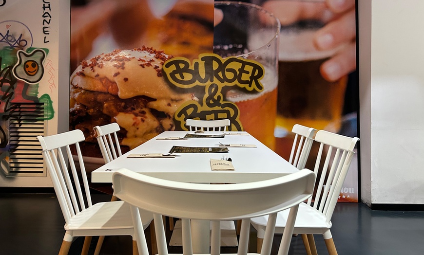 Image 11: Menú de burgers a elegir con bebida, entrante y postre opcionales