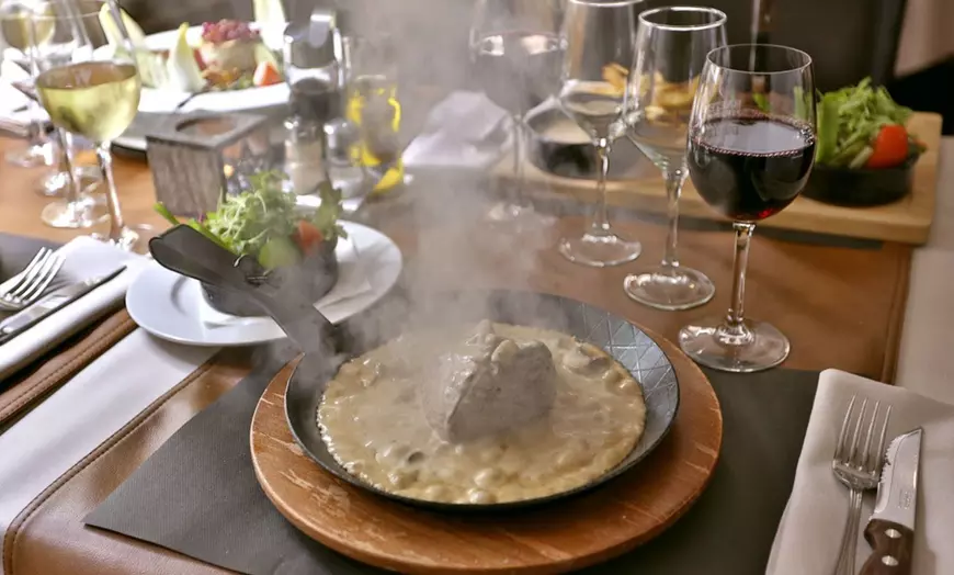 Image 2: Heerlijk menu met cava en Sizzling 