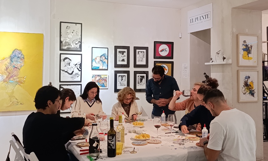 Image 2: Taller de posavasos de mosaico en galería de arte en Madrid centro