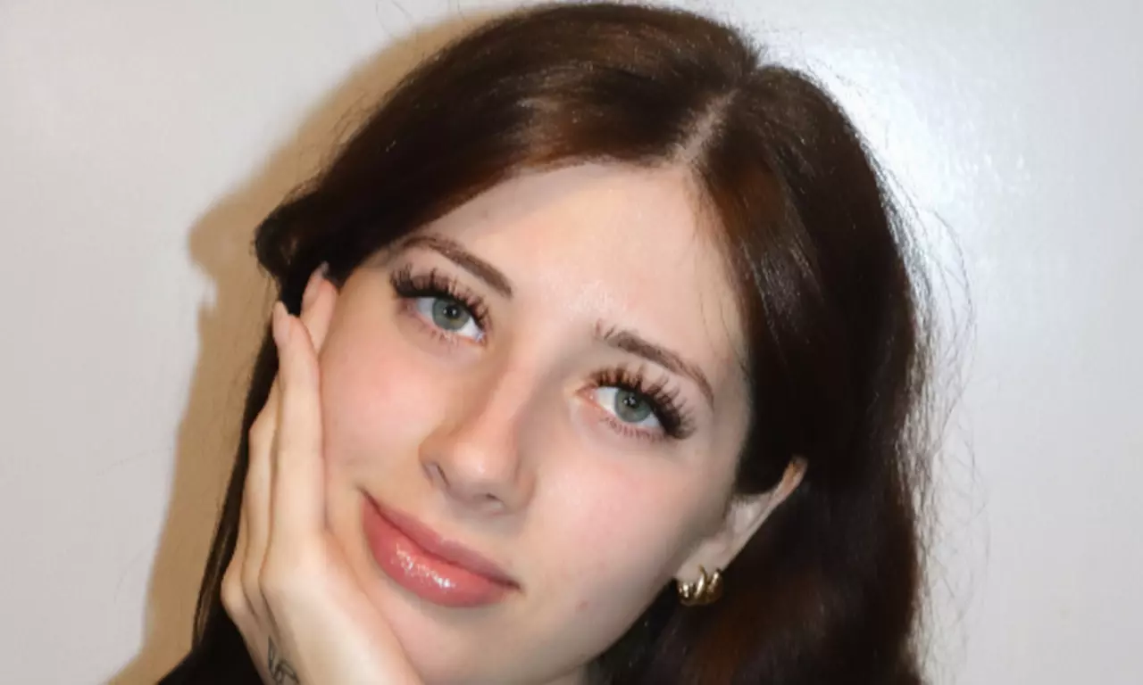 Get Classic, Mega Classic, Hybrid, or Volume Full Set Lash Extensions